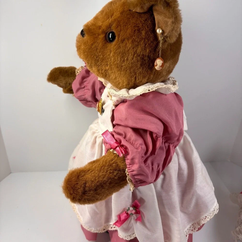 Danbury Mint Mama Bear And Her Twins 16